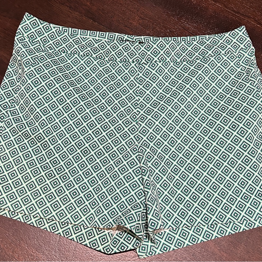 Willi Smith green pattern shorts. Size 8
